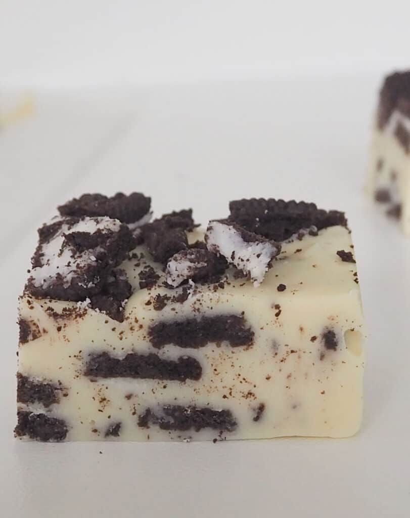 White Chocolate and Oreo Fudge Create Bake Make