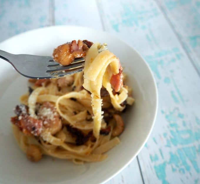 Easy Carbonara with Chicken and Cashews