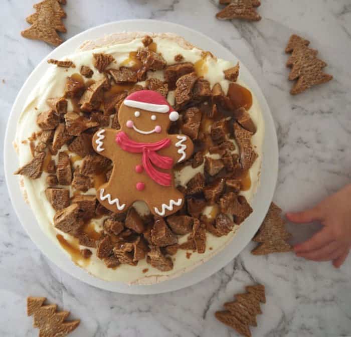 Easy Gingerbread Pavlova Recipe - the perfect Christmas dessert!