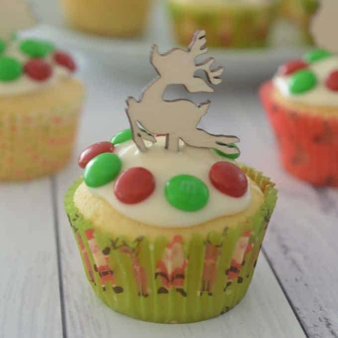 Easy Vanilla Christmas Cupcakes Recipe. Both regular and Thermomix instructions included.