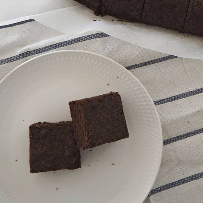 Easy One Bowl Chocolate Brownies Recipe. Both regular and Thermomix instructions included.