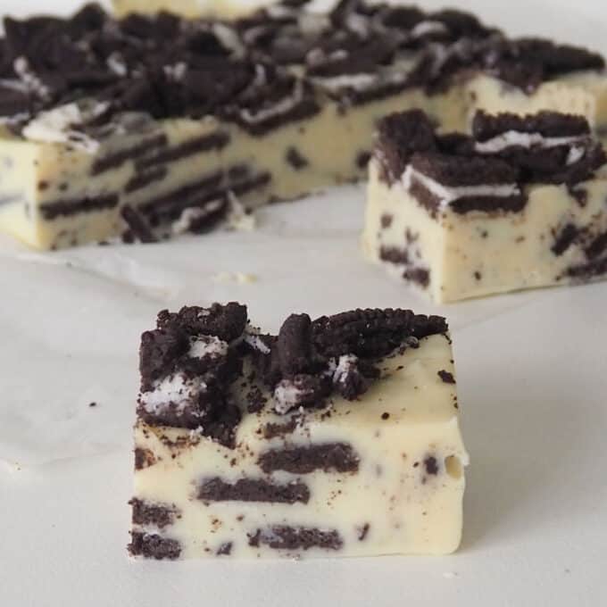 White Chocolate and Oreo Fudge Create Bake Make