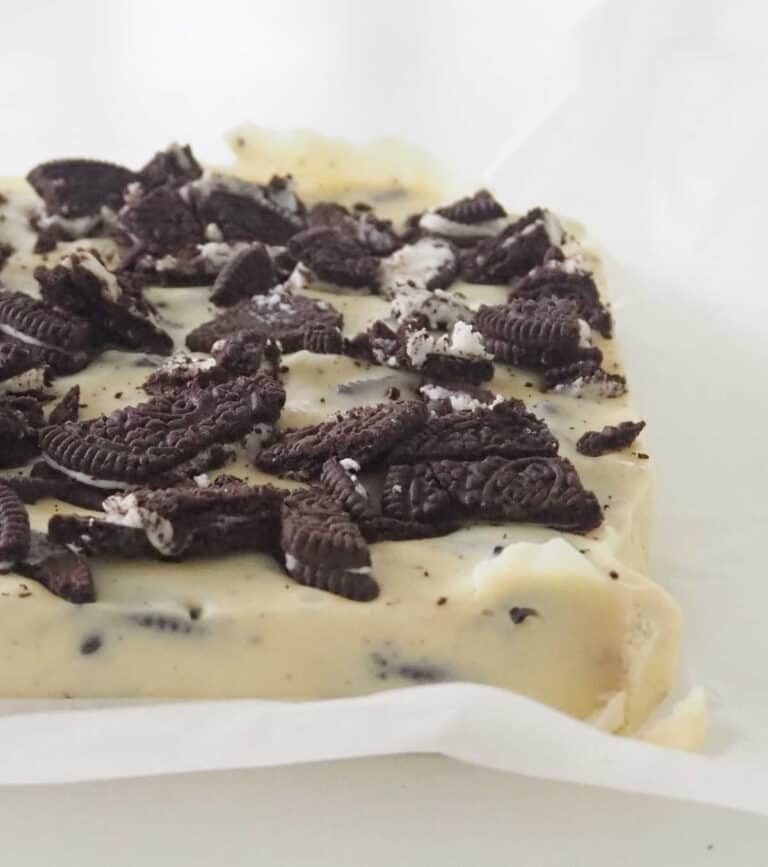 White Chocolate and Oreo Fudge Create Bake Make