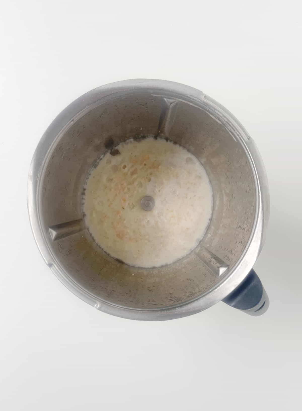 Cooked porridge in a thermomix bowl.
